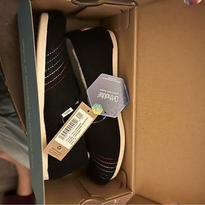 Size 5 women’s TOMS. Rainbow Alpargata brand new in box with tags.